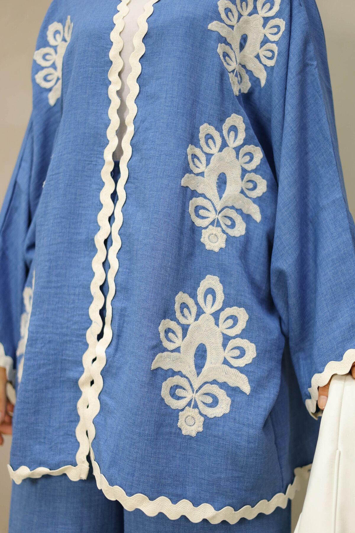 Kroşetalı Süzene İşlemeli Ceketli Mavi Kimono Takım - 8